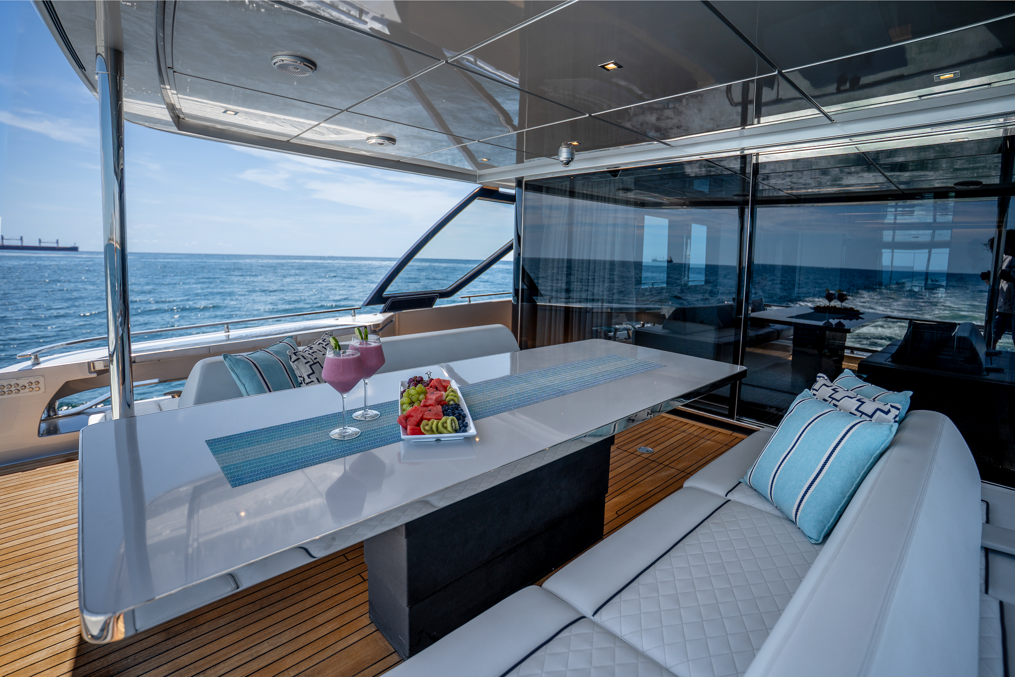 Illusion yacht exterior — image 4