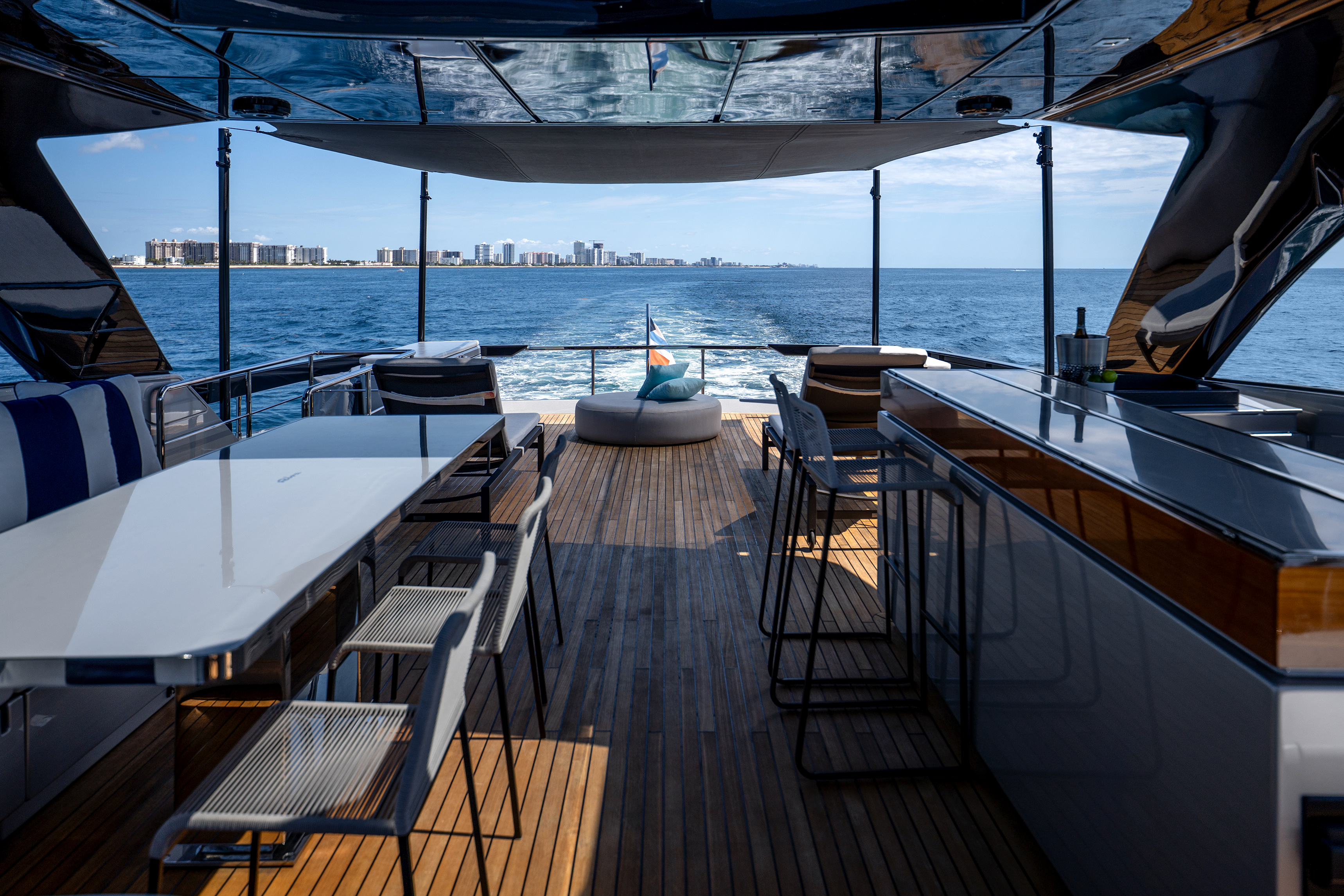 Illusion yacht exterior — image 3