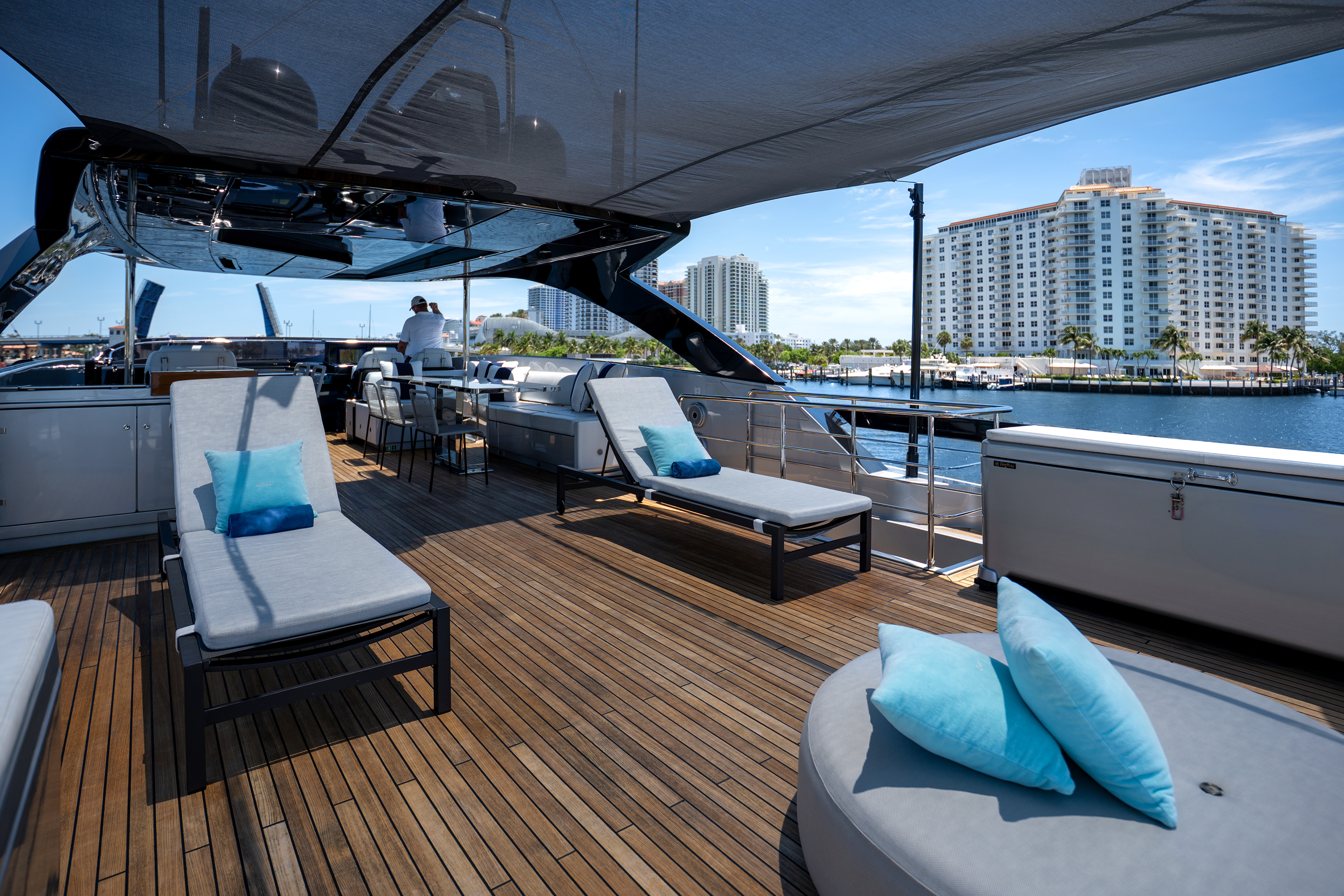 Illusion yacht exterior — image 2
