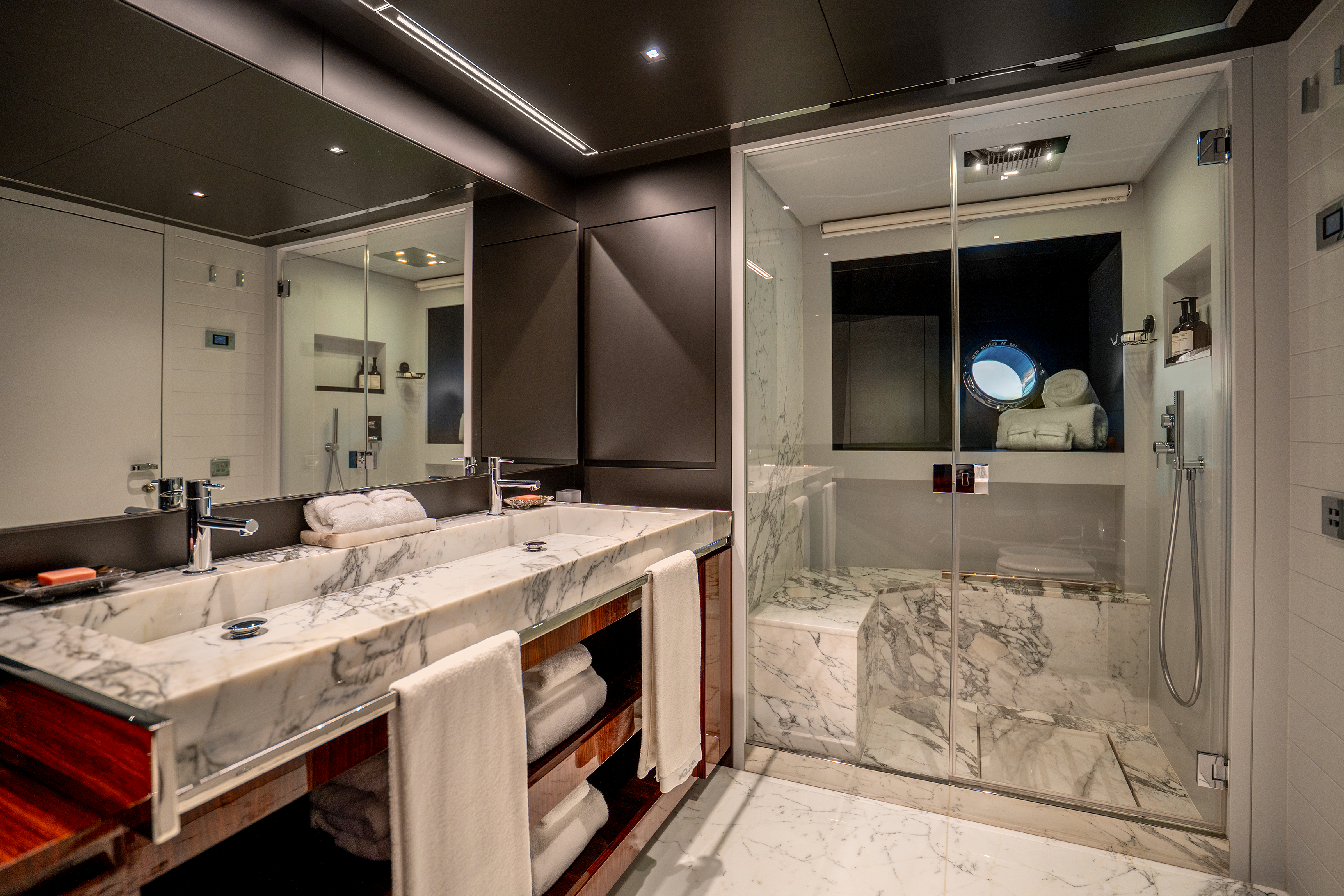 Illusion yacht interior — image 4