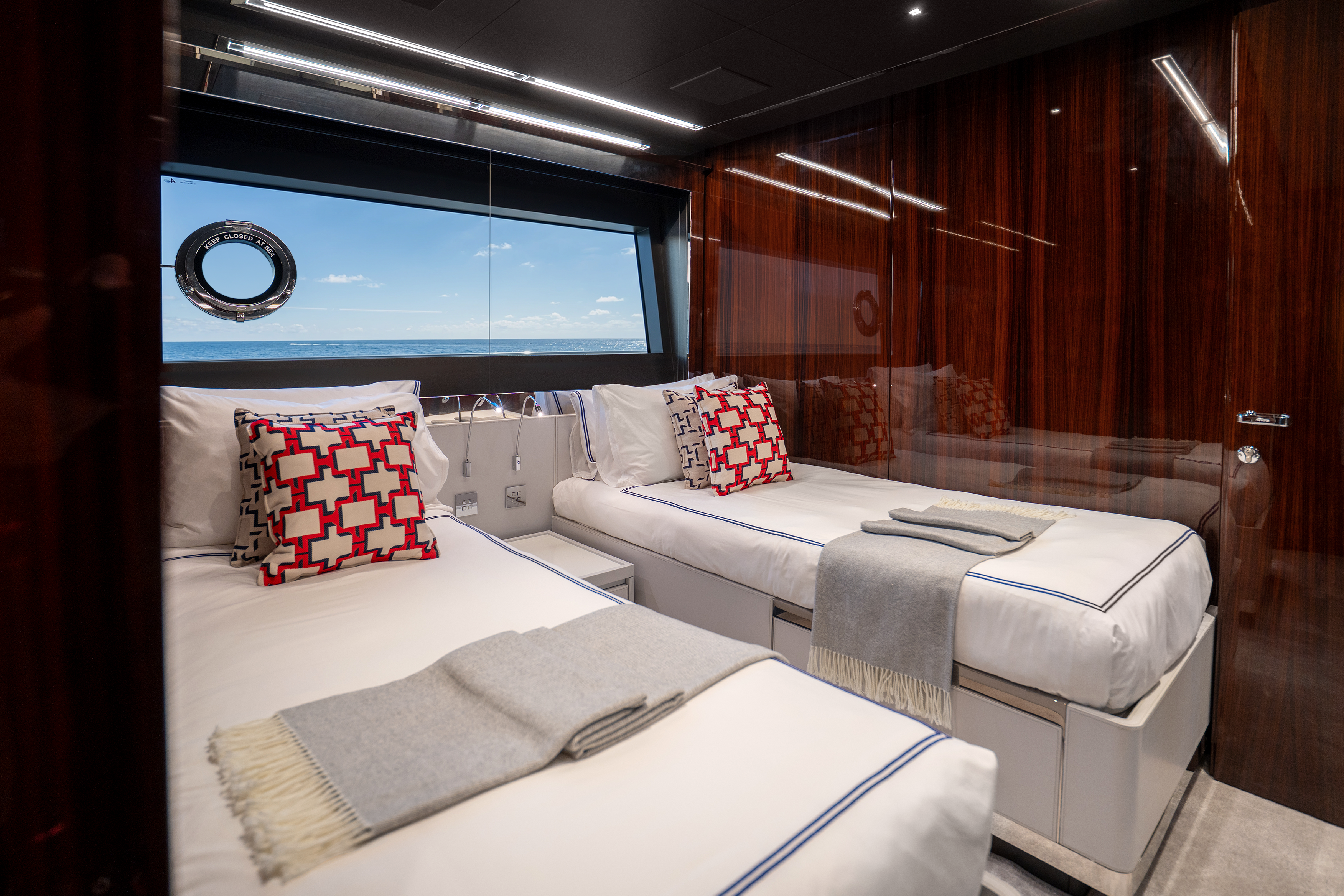 Illusion yacht interior — image 3