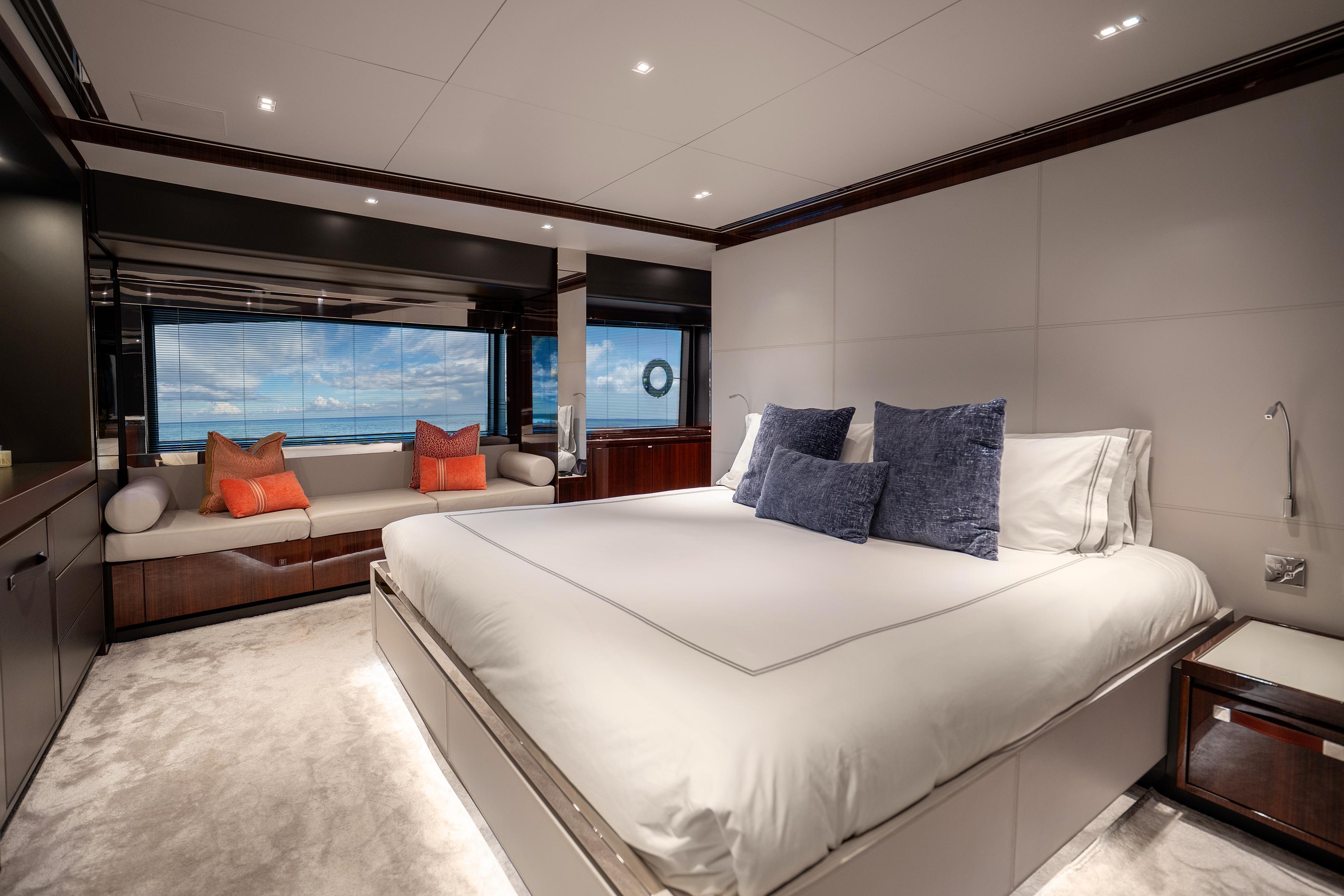 Illusion yacht interior — image 2